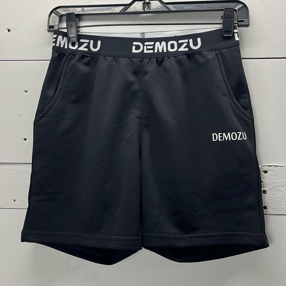 NWT DEMOZU Women's Sweat Shorts with Pockets Size XS - Picture 1 of 3